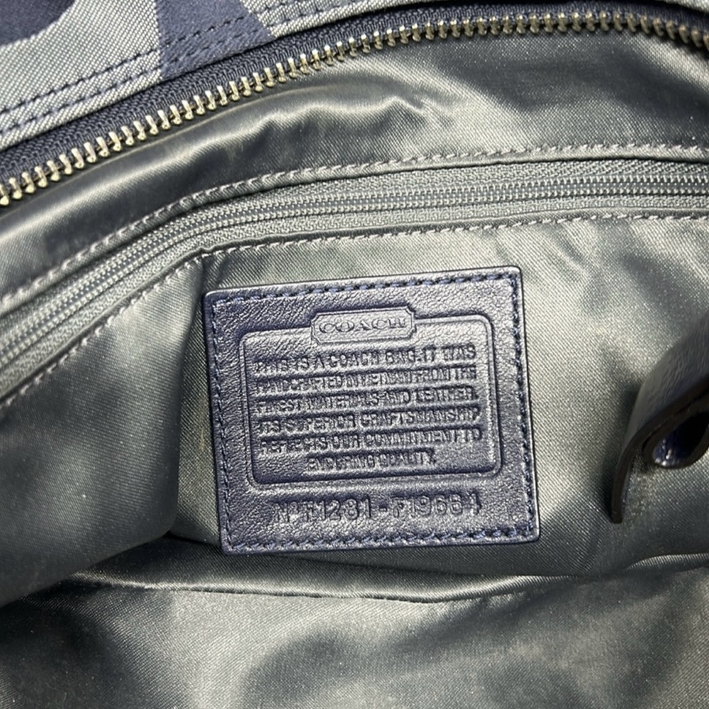 Coach Gallery Optic Navy Shoulder Bag in GUC! - Picture 5 of 9